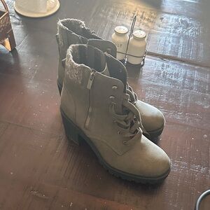 Women's Lace-Up Ankle Boots - army green